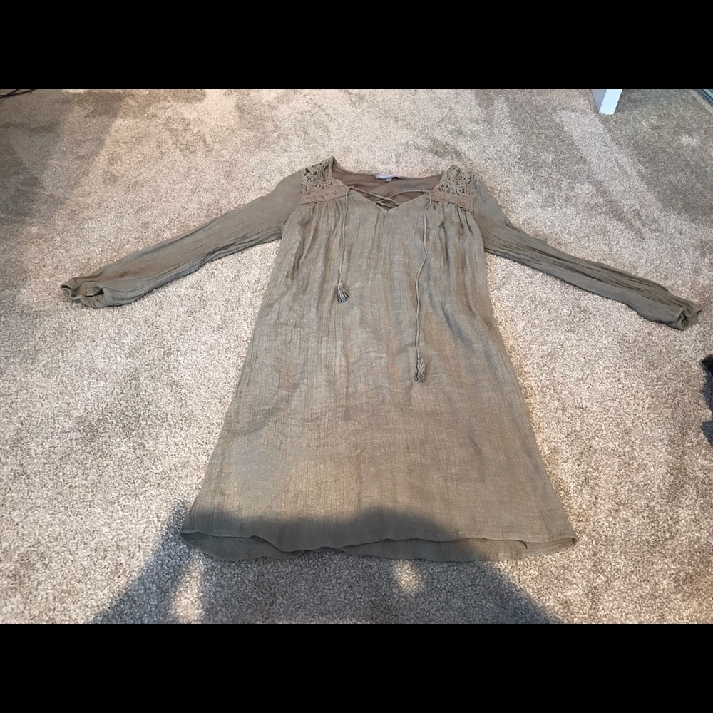 Cute long beige top.